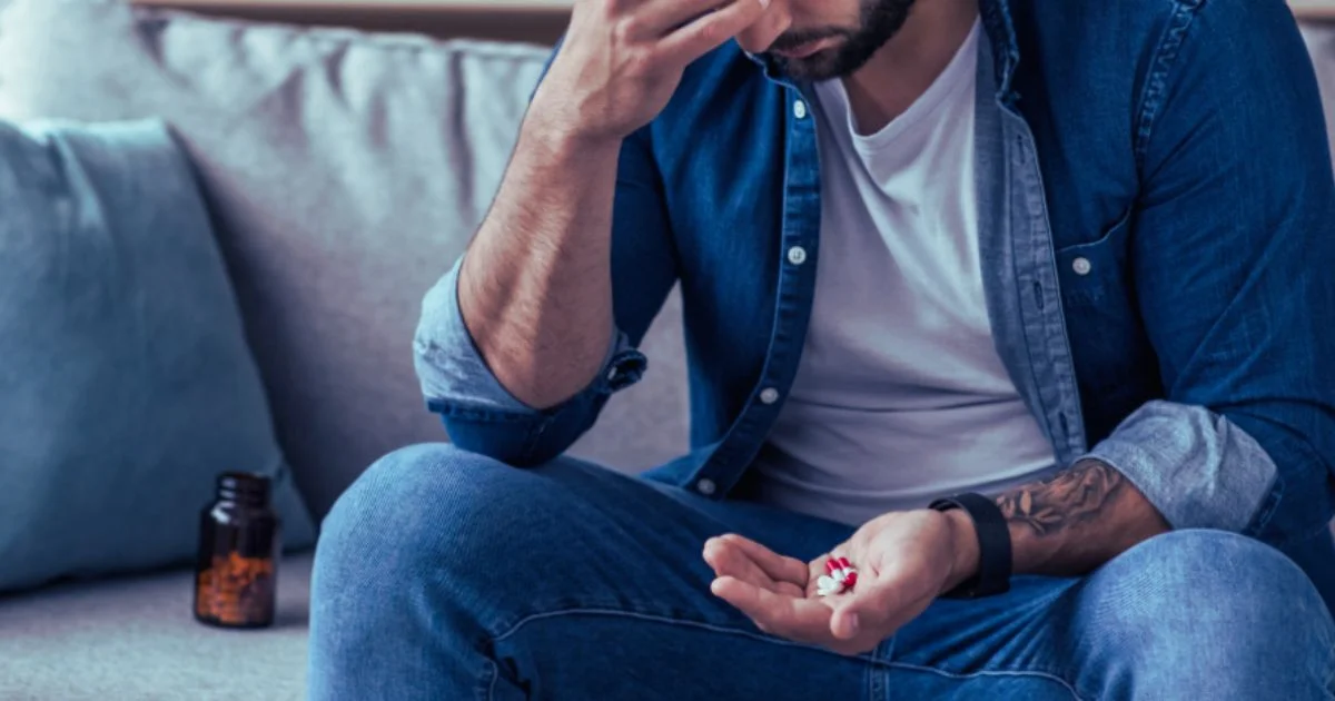 Os rituais adictivos são comportamentos repetitivos e compulsivos que sustentam o vício e fornecem uma sensação temporária de controle ou alívio. 