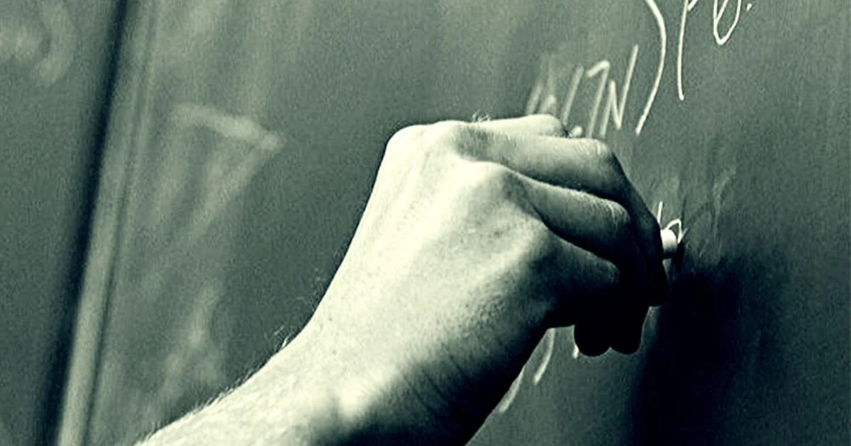 O sofrimento psíquico dos professores impacta não apenas a sua saúde e bem-estar, mas também a qualidade do ensino e o desenvolvimento dos alunos. 